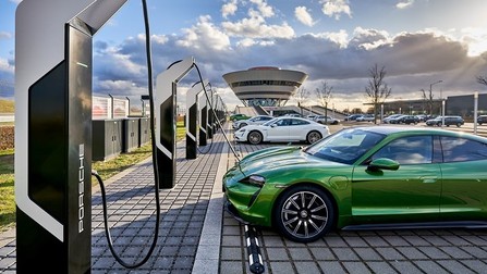 Öffnet Seite:Porsche AG